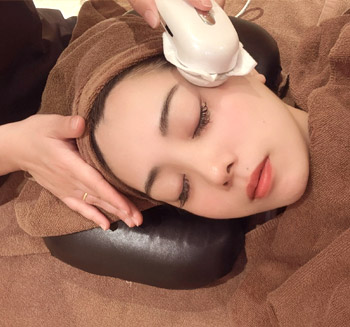 フェイシャルエステの施術イメージ